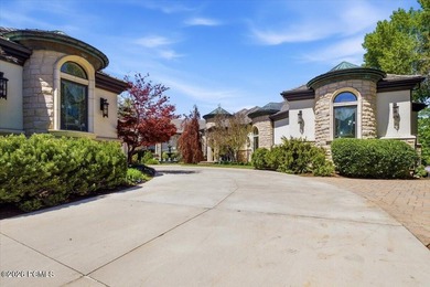 Tucked away on a private, tree-lined lane in Holladay, this - photo 7