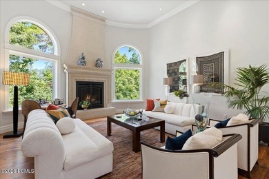 Tucked away on a private, tree-lined lane in Holladay, this - photo 10
