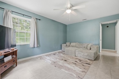This charming 2 bedroom, 1 bathroom home offers an excellent - photo 3