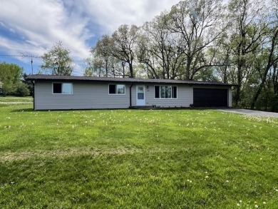 Lake Home For Sale in Lake Summerset, Illinois