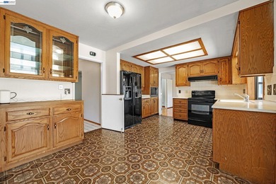 Opportunity knocks !Rare opportunity to own a 5-bedroom, 2 - photo 12