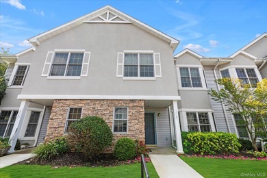 (private lake, pond, coastal) Condo Sale Pending in Port Washington New York