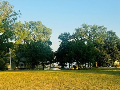 Lake Viking Lot For Sale in Gallatin Missouri