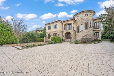 Beyond a private gated entrance and sweeping drive, this - photo 3