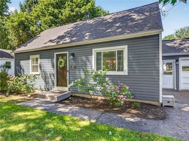 Welcome to 17 Fenton Rd! 4 bedrooms on a picturesque lot, room - photo 1