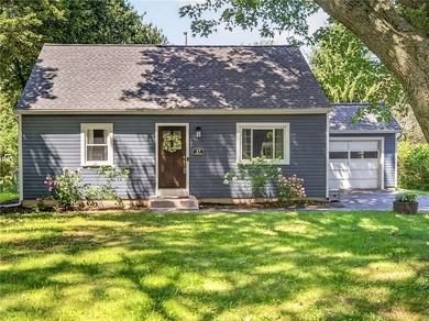 Welcome to 17 Fenton Rd! 4 bedrooms on a picturesque lot, room - photo 3