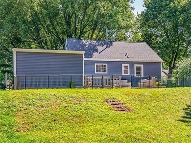 Welcome to 17 Fenton Rd! 4 bedrooms on a picturesque lot, room - photo 5