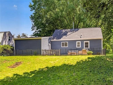 Welcome to 17 Fenton Rd! 4 bedrooms on a picturesque lot, room - photo 6