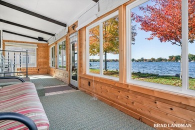 Lovingly cared for Gun Lake cottage on Robbins Bay, offering - photo 11