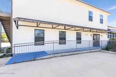 Mixed use building in the heart of Lafayette with high