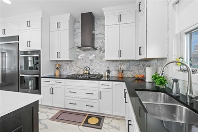 Welcome to 1920 Waterfront Place, a stunning, modern brownstone - photo 12