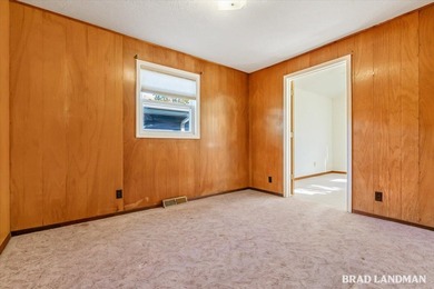 Lovingly cared for Gun Lake cottage on Robbins Bay, offering - photo 16