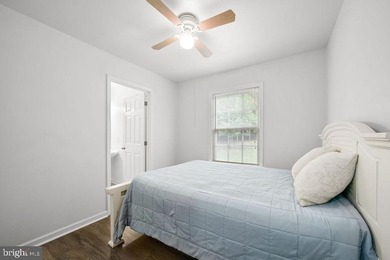 Welcome to this like-new, beautifully renovated water-access - photo 21