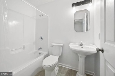 Welcome to this like-new, beautifully renovated water-access - photo 22