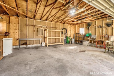 Lovingly cared for Gun Lake cottage on Robbins Bay, offering - photo 23