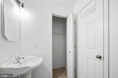 Welcome to this like-new, beautifully renovated water-access - photo 23