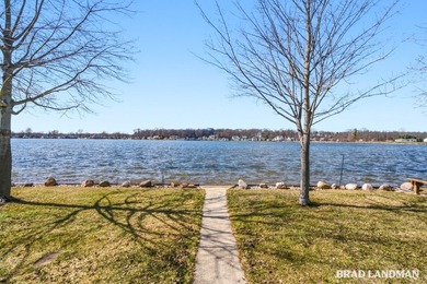 Lovingly cared for Gun Lake cottage on Robbins Bay, offering - photo 26