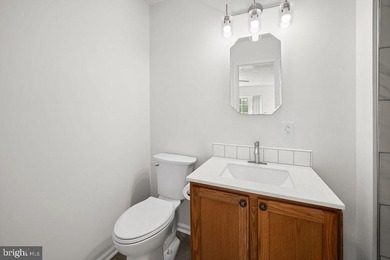 Welcome to this like-new, beautifully renovated water-access - photo 26