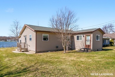 Lovingly cared for Gun Lake cottage on Robbins Bay, offering - photo 31