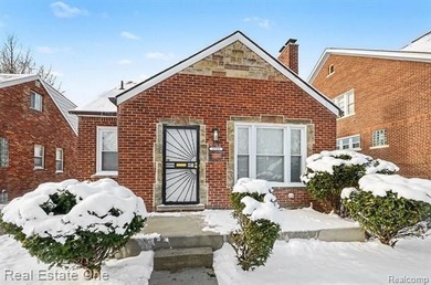 Lake Saint Clair Home Sale Pending in Detroit Michigan