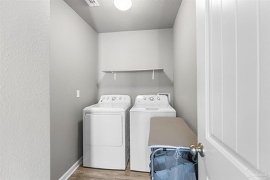 Welcome to this beautifully maintained 4-bedroom, 2.5 -bath home - photo 34