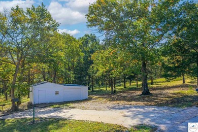Escape to the peace and tranquility of this charming 3-bedroom - photo 3