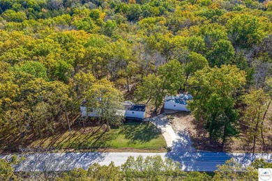 Escape to the peace and tranquility of this charming 3-bedroom - photo 5