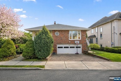 Hudson River Home For Sale in Fort Lee New Jersey