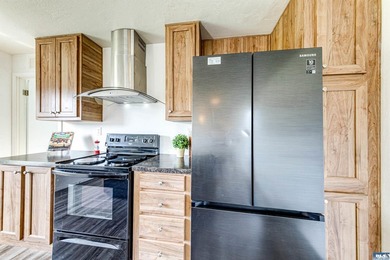 Enjoy the mountain views from this easy-living 2015 single-wide - photo 13