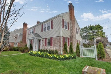 DEFINING MODERN LUXURY LIVING IN MANHASSET The most beautiful - photo 1