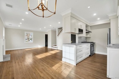 DEFINING MODERN LUXURY LIVING IN MANHASSET The most beautiful - photo 3