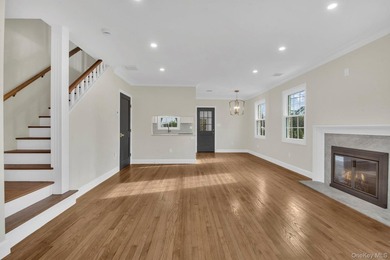 DEFINING MODERN LUXURY LIVING IN MANHASSET The most beautiful - photo 4