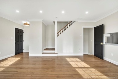 DEFINING MODERN LUXURY LIVING IN MANHASSET The most beautiful - photo 8