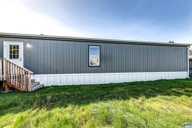 Enjoy the mountain views from this easy-living 2015 single-wide - photo 29