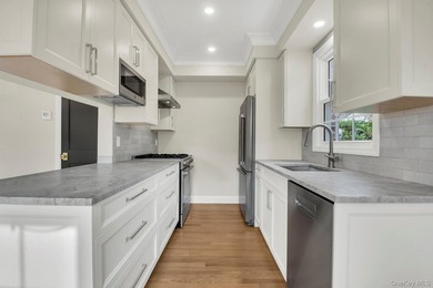 DEFINING MODERN LUXURY LIVING IN MANHASSET The most beautiful - photo 10