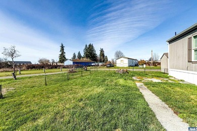 Enjoy the mountain views from this easy-living 2015 single-wide - photo 30