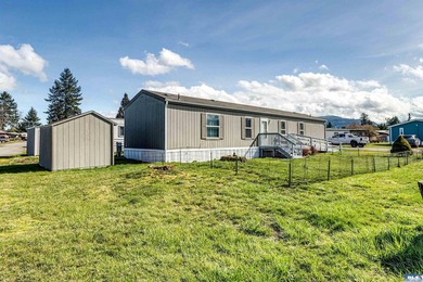 Enjoy the mountain views from this easy-living 2015 single-wide - photo 31
