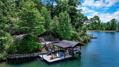 Lake Life can be yours in this 4 Bedroom and 3 Bath Lake Home - photo 2