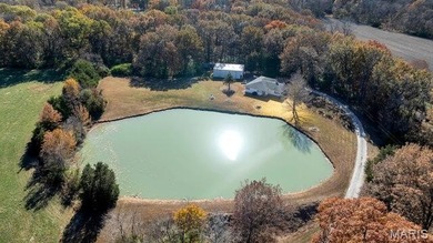 Evergreen Lake Home For Sale in Brighton Illinois