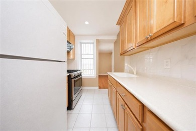 Introducing this beautiful semi-detached one-family brick home - photo 9