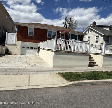 BEAUTIFUL DETACHED SINGLE-FAMILY HOME LOCATED IN THE HIGHLY - photo 1