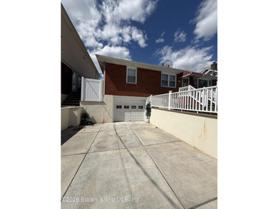 BEAUTIFUL DETACHED SINGLE-FAMILY HOME LOCATED IN THE HIGHLY - photo 2