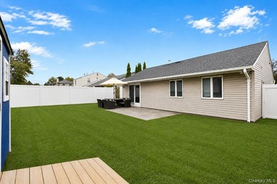 Welcome to 40 Southridge Drive, Glen Cove, NY, a cozy, bright - photo 18
