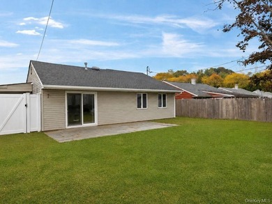Welcome to 40 Southridge Drive, Glen Cove, NY, a cozy, bright - photo 19