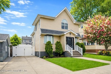 Stunning 4-bedroom, 3-bath Colonial located in highly desirable - photo 2