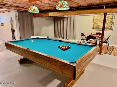 Beautifully designed for one level living and both pristine and - photo 27