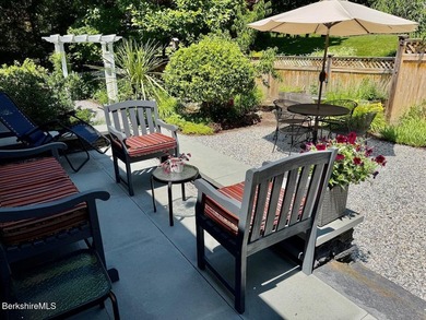 Beautifully designed for one level living and both pristine and - photo 35
