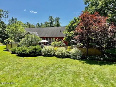 Beautifully designed for one level living and both pristine and - photo 36