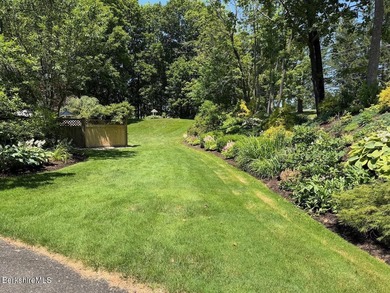 Beautifully designed for one level living and both pristine and - photo 38