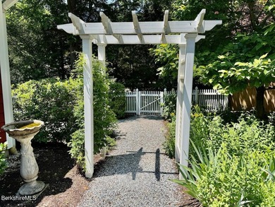 Beautifully designed for one level living and both pristine and - photo 43